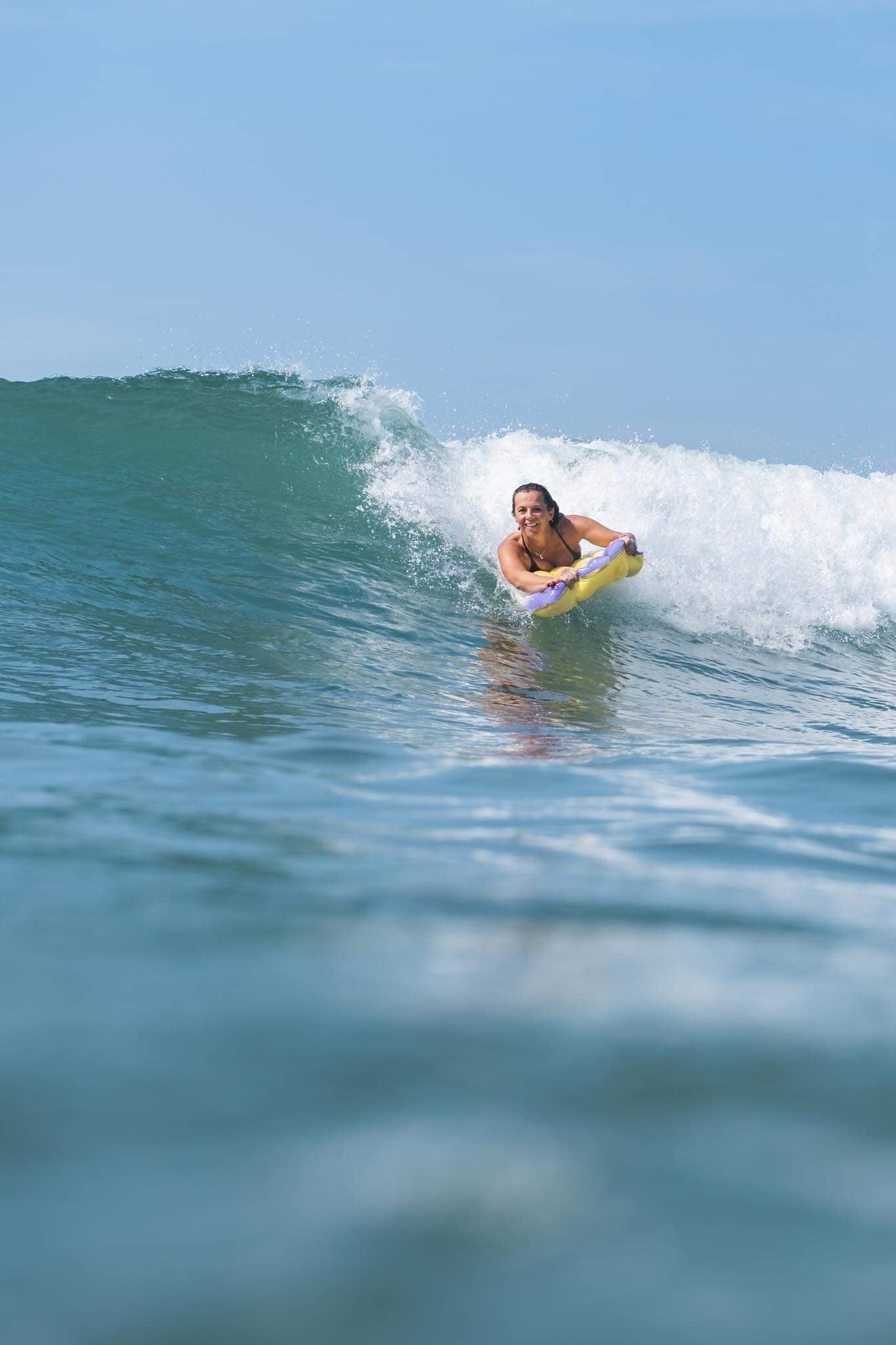 Tamar Uiterwijk surfing her Warpamts custom surfmat - photo by Studio Melichor